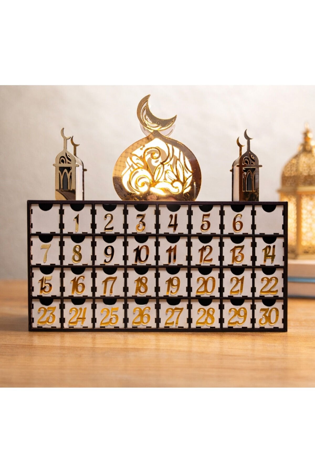 Led Işıklı Ramazan Takvimi – Sarı Pleksi Rakamlı – 30 Gözlü Ahşap Takvim – 50x45 cm