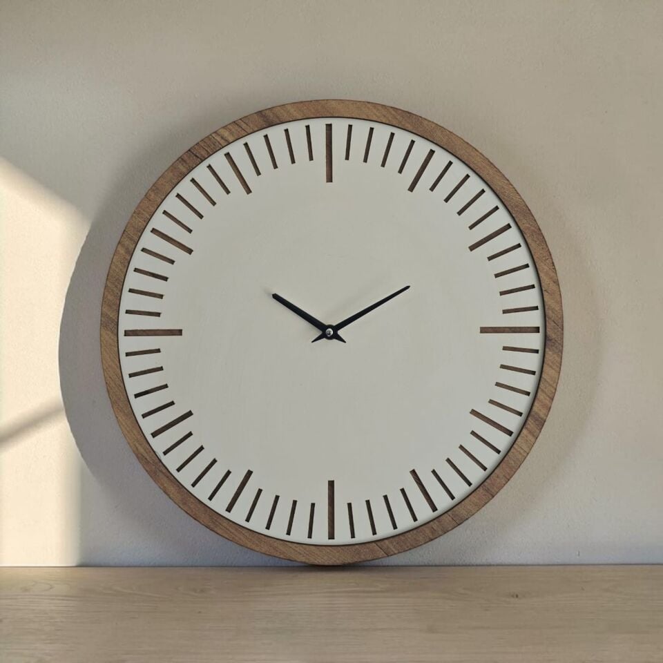Minimal Ahşap Duvar Saati 40 cm – Beyaz & Atlantik Çam Çerçeve